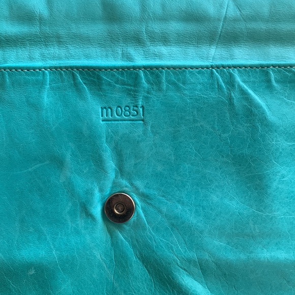 M0851 | Clutch/Wristlet - Picture 13 of 13